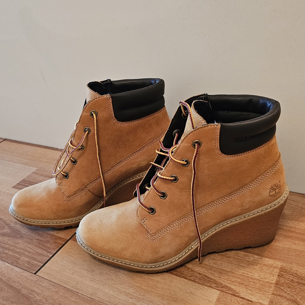 Timberland Women's Suede Tan and Black Wedge Boots